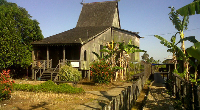 rumah adat kalimantan