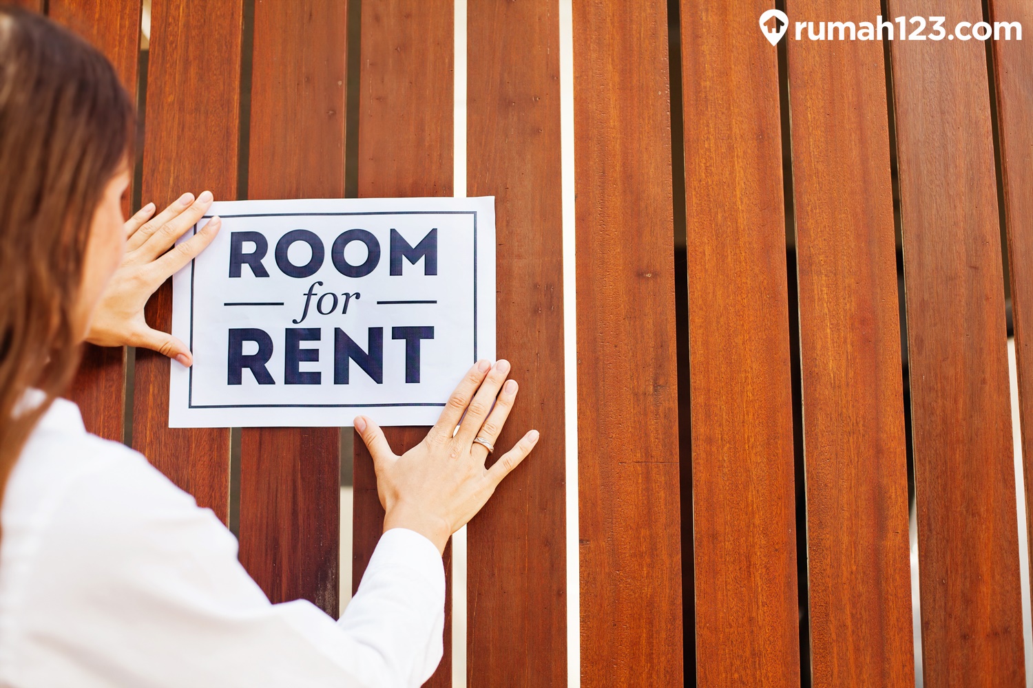 menyewakan rumah