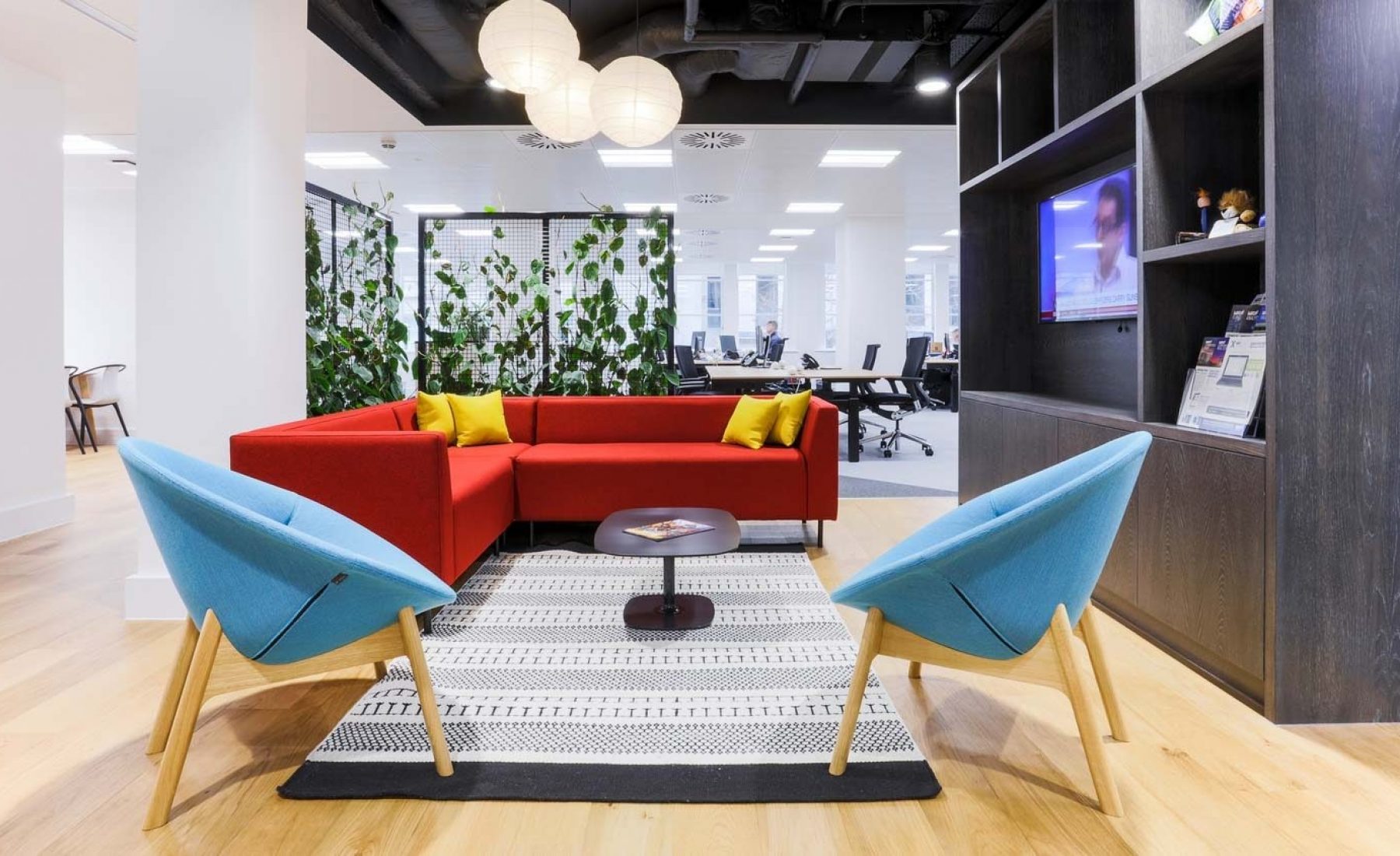 dekorasi menata interior kantor
