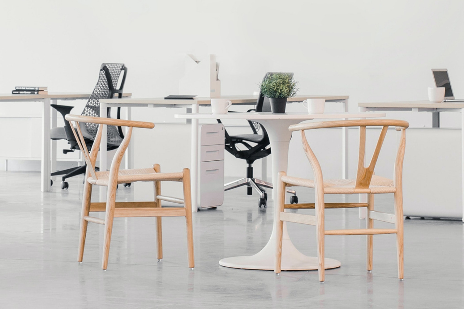 Merancang Desain Kantor Minimalis