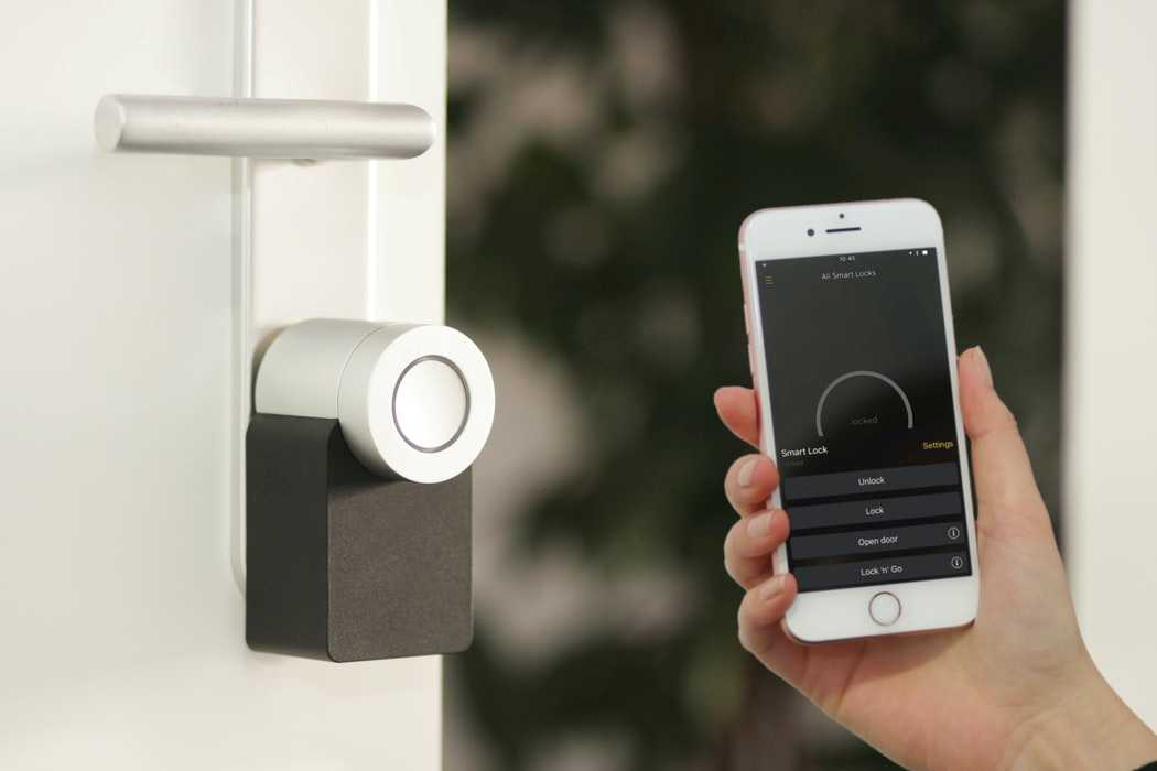 Keamanan Pintu smart door lock