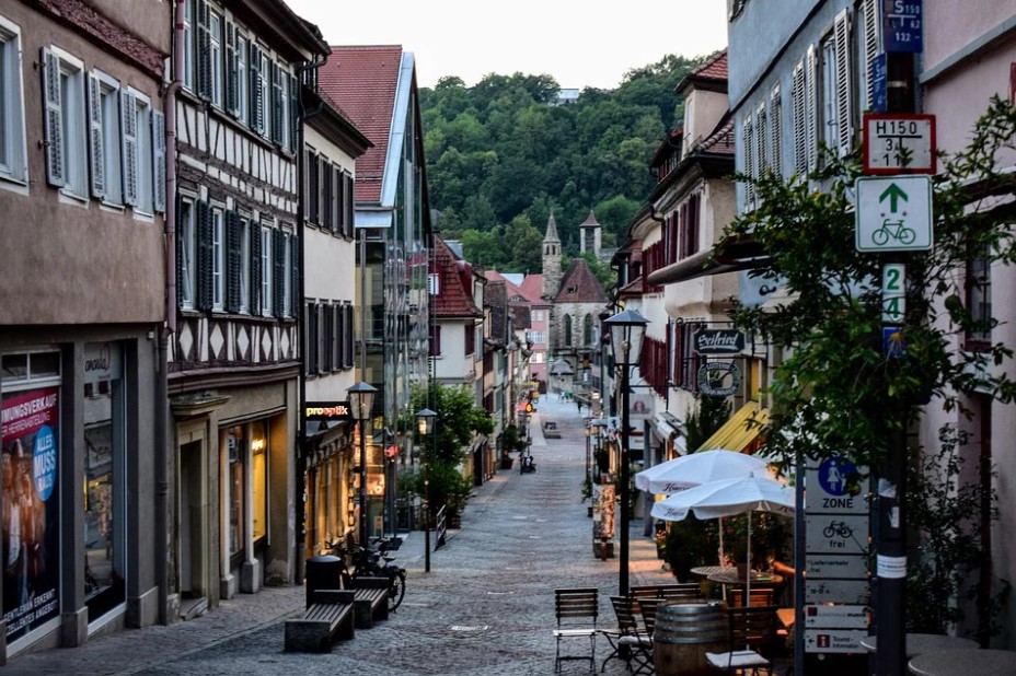 Menentukan Lokasi Usaha yang Strategis Menentukan Lokasi Usaha yang Strategis