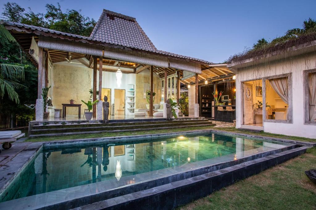 Pendopo Rumah Minimalis dengan Kolam Renang Pendopo Rumah Minimalis dengan Kolam Renang