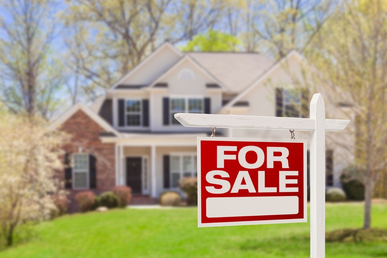 Penggunaan Spanduk dan Papan Iklan Spanduk dan Papan Iklan rumah dijual