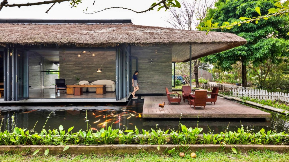 desain-rumah-1-lantai-dengan-kolam-ikan
