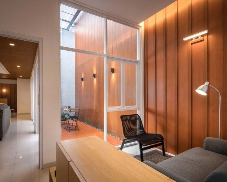 ruang terbuka berlapis kayu vinyl