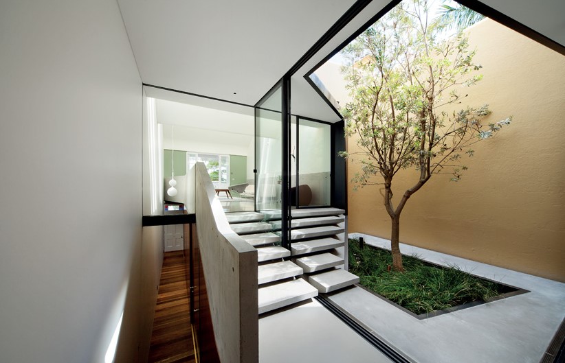 ruang terbuka kecil persegi panjang