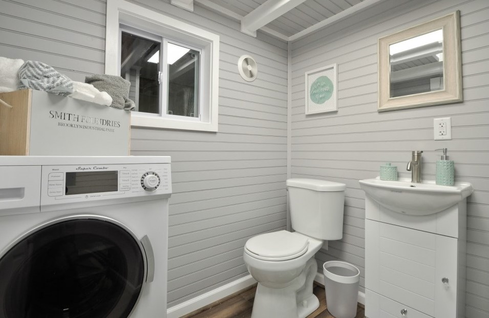 Ruang Laundry Menyatu dengan Kamar Mandi ruang laundry di kamar mandi