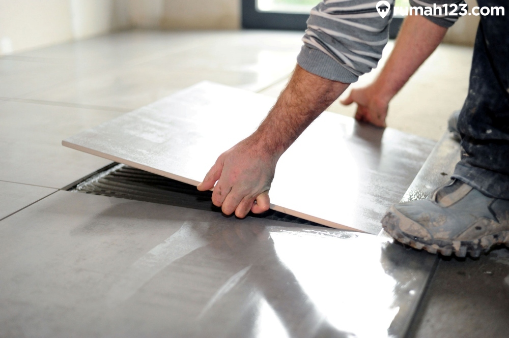 Pengerjaan Finishing Lantai Pengerjaan Finishing Lantai