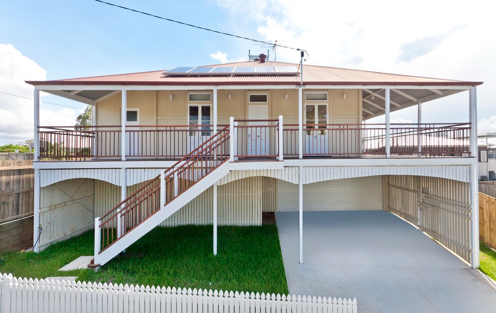 Model rumah panggung material kayu Model rumah panggung material kayu