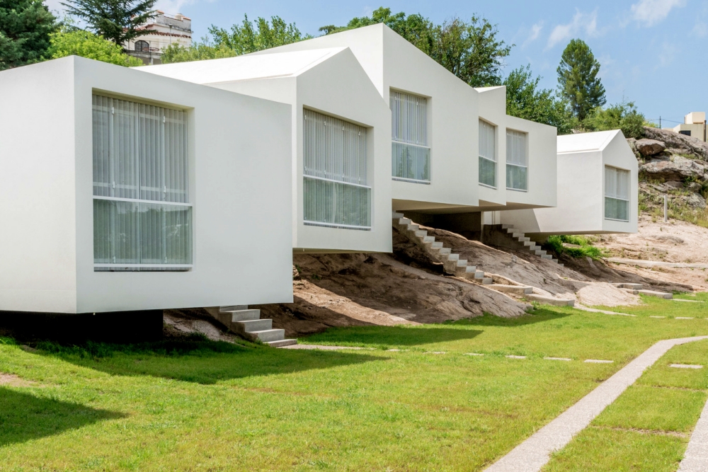 Rumah Ala Villa di Lahan Berundak Rumah Ala Villa di Lahan Berundak