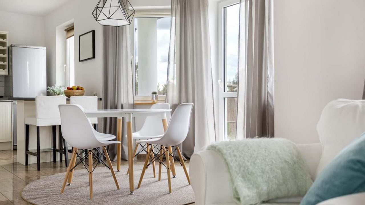 interior rumah mungil serbaputih