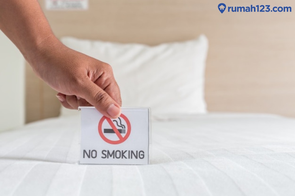 Jangan Merokok di Dalam Kamar Jangan Merokok di Dalam Kamar
