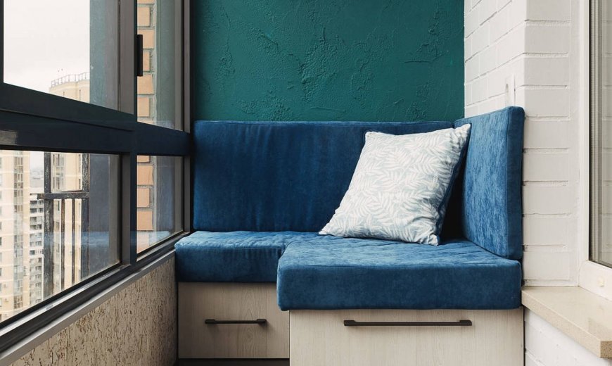 Tukar Sofa dengan Daybed atau Lounger balkon tertutup dengan daybed