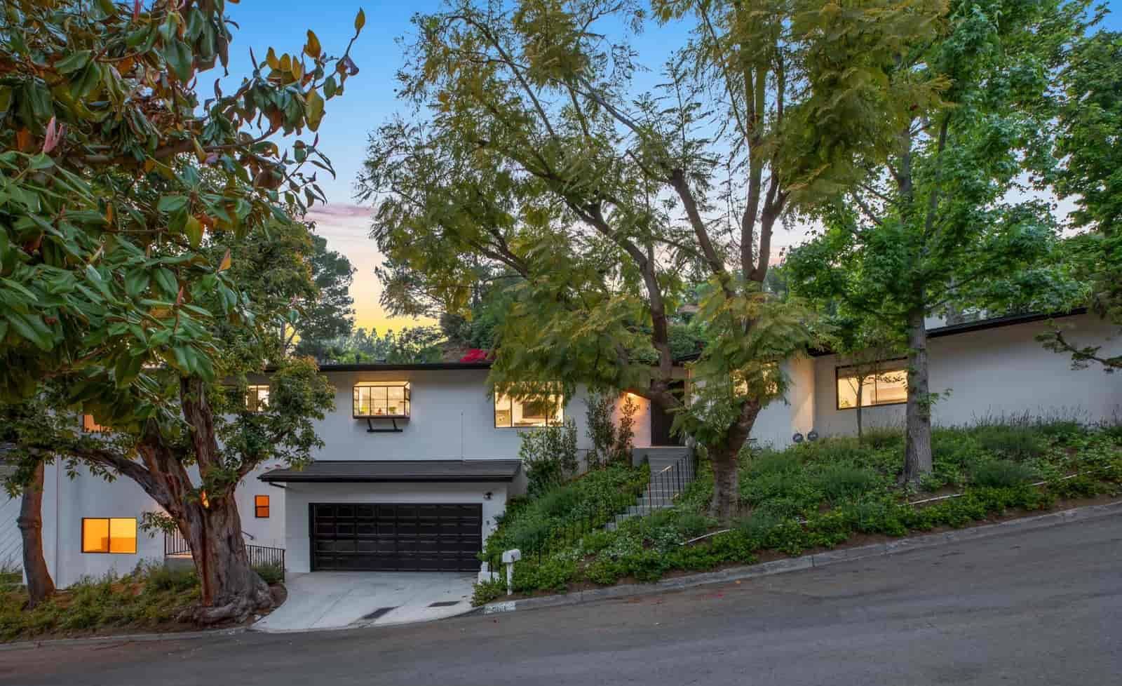 Rumah Scandinavian Minimalis dengan Model Downslope Fasad Rumah Scandinavian Mediterania