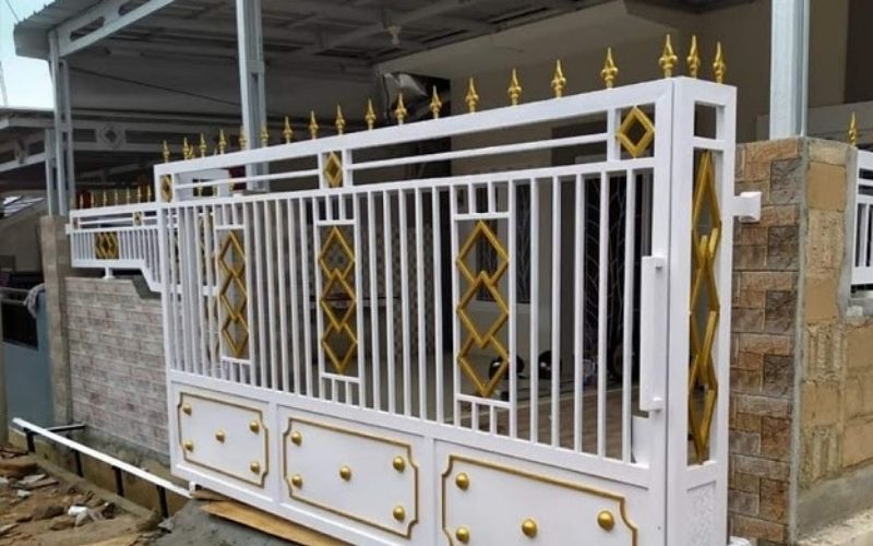 7 Desain Pagar Putih Minimalis Rumah Kecil, Beri Kesan Rapi dan Luas