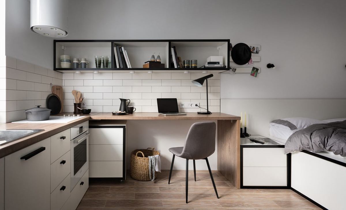 Dapur Apartemen Mewah dengan Penataan yang Rapi Dapur Apartemen Mewah dengan Penataan yang Rapi