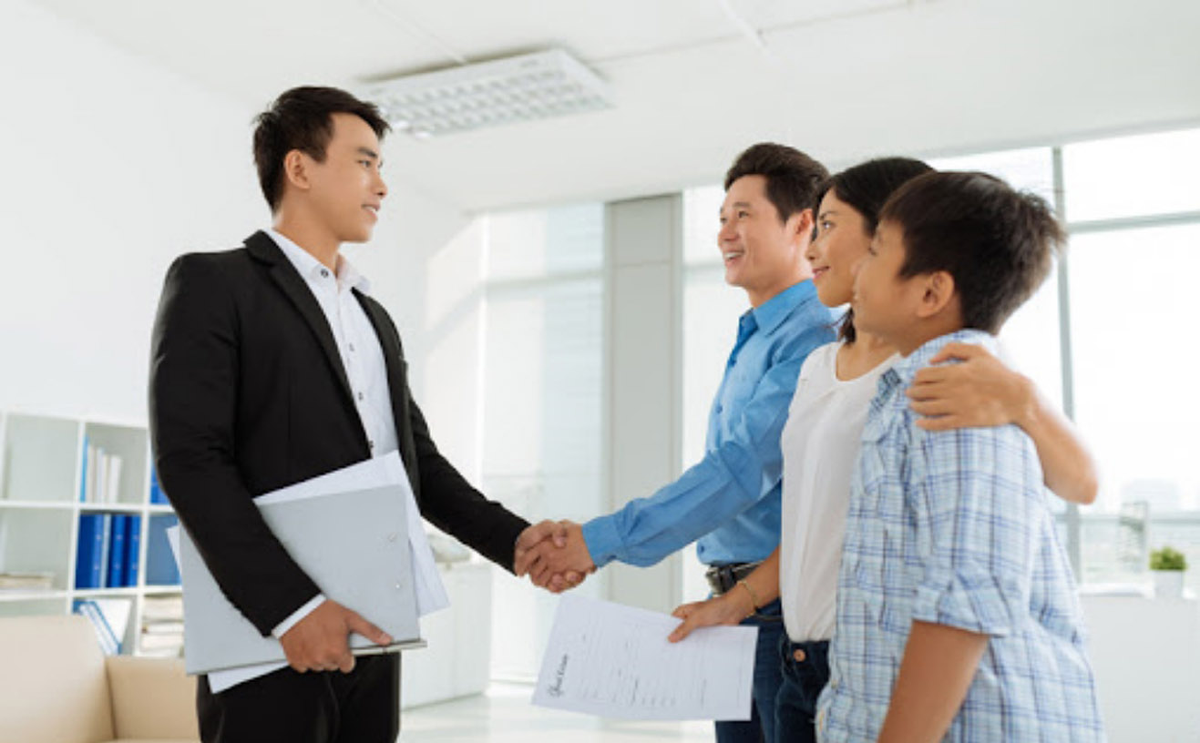 Kolaborasi dan Menjadi Agen Properti