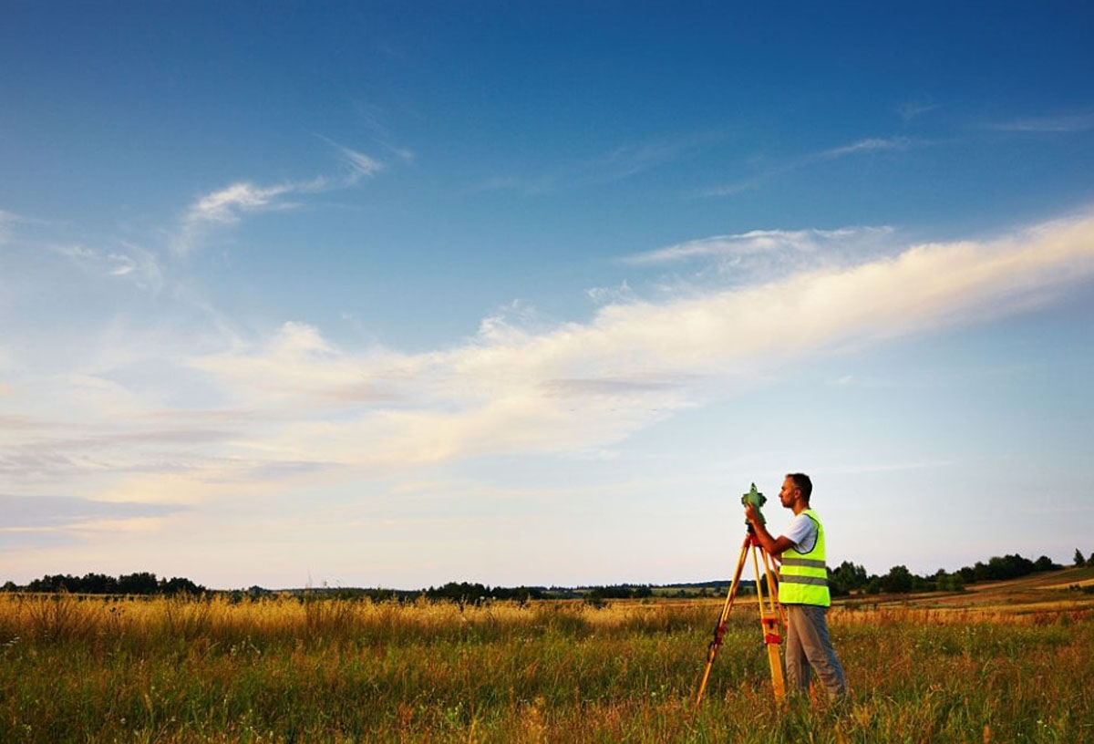 Melakukan Pengukuran _ Pendaftaran Sertifikat Tanah