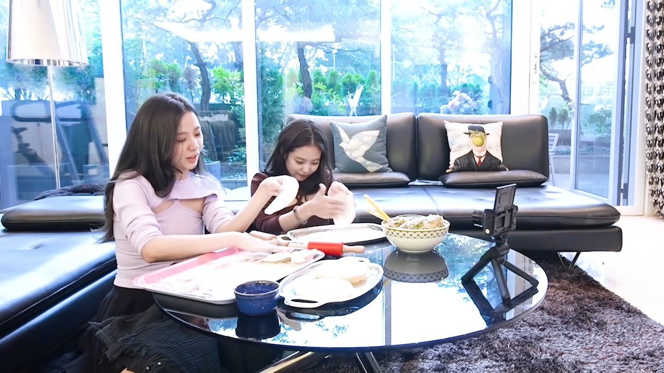 Rumah Jennie Blackpink yang Mewah Dominan Putih 3