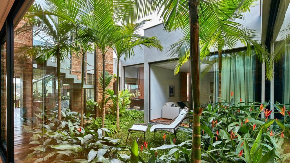 7 Manfaat Taman di Rumah & Tips Membuatnya