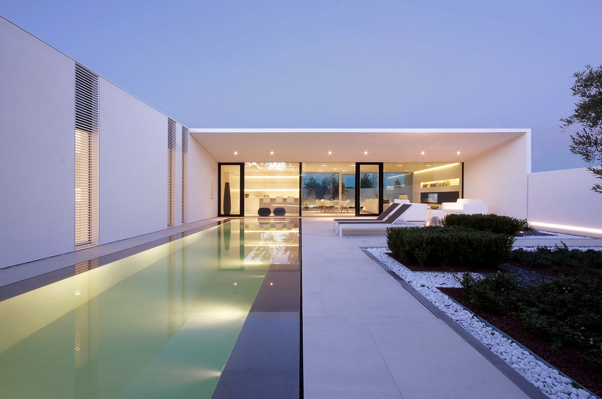 Rumah-Mewah-1-Lantai-Minimalis-dengan-Kolam-Renang