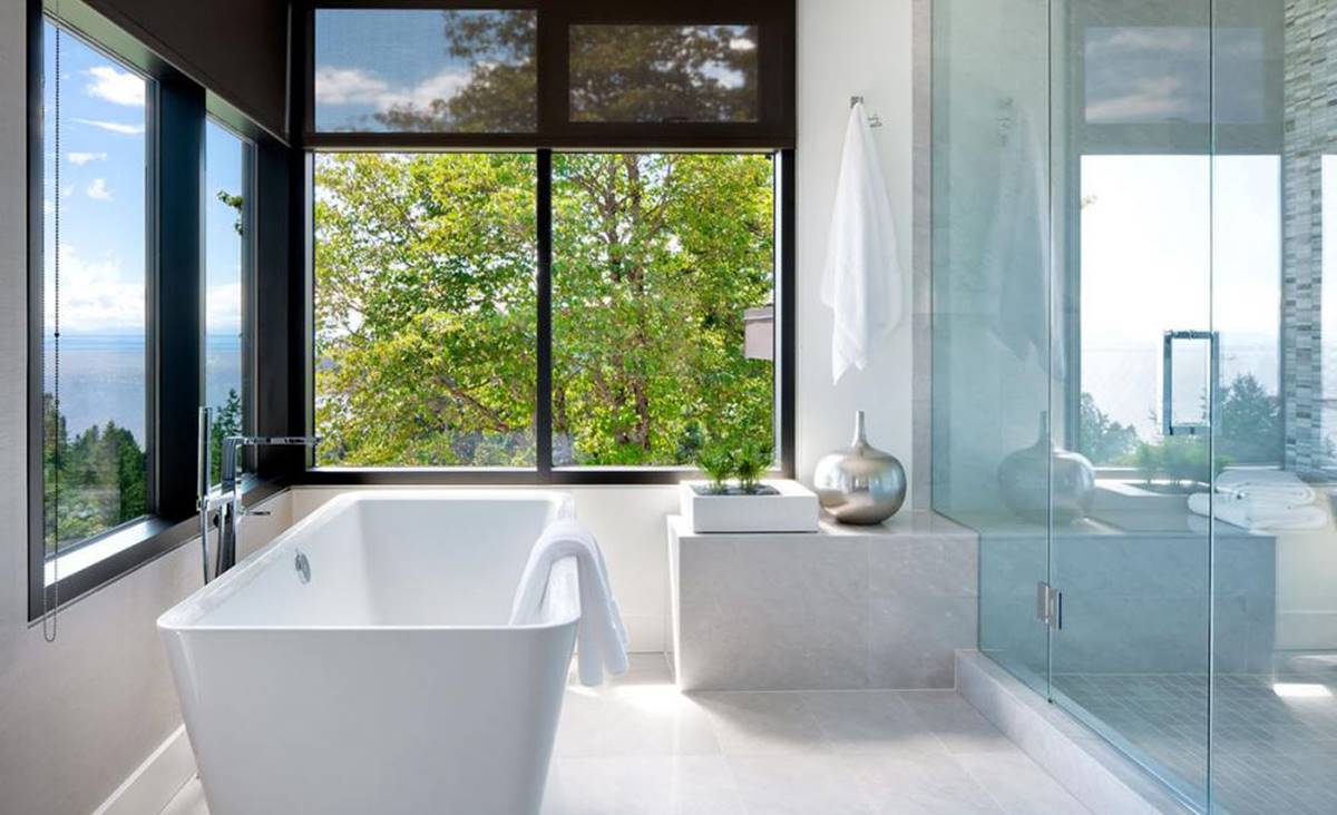 Dinding Kaca pada Kamar Mandi