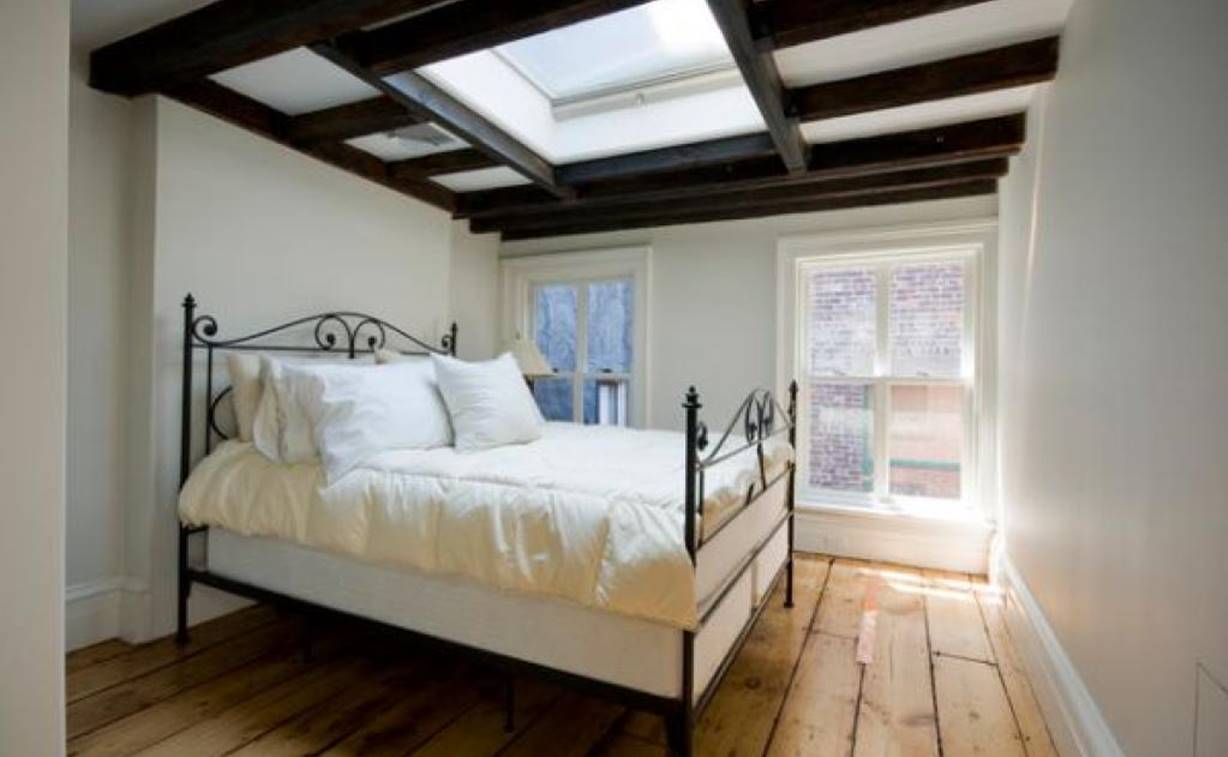 Model Plafon dengan Skylight di Loteng Rumah