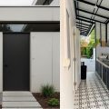 7 Desain Rumah Pintu Samping yang Estetik dan Praktis