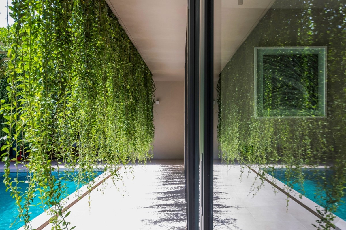 Desain-Rumah-Tingkat-dengan-Vertical-Garden