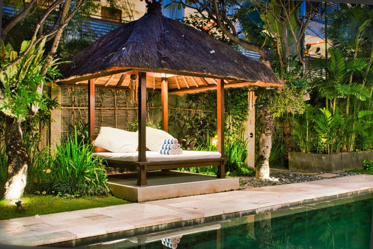Rumah-Konsep-Villa-Modern-dengan-Gazebo-Bali