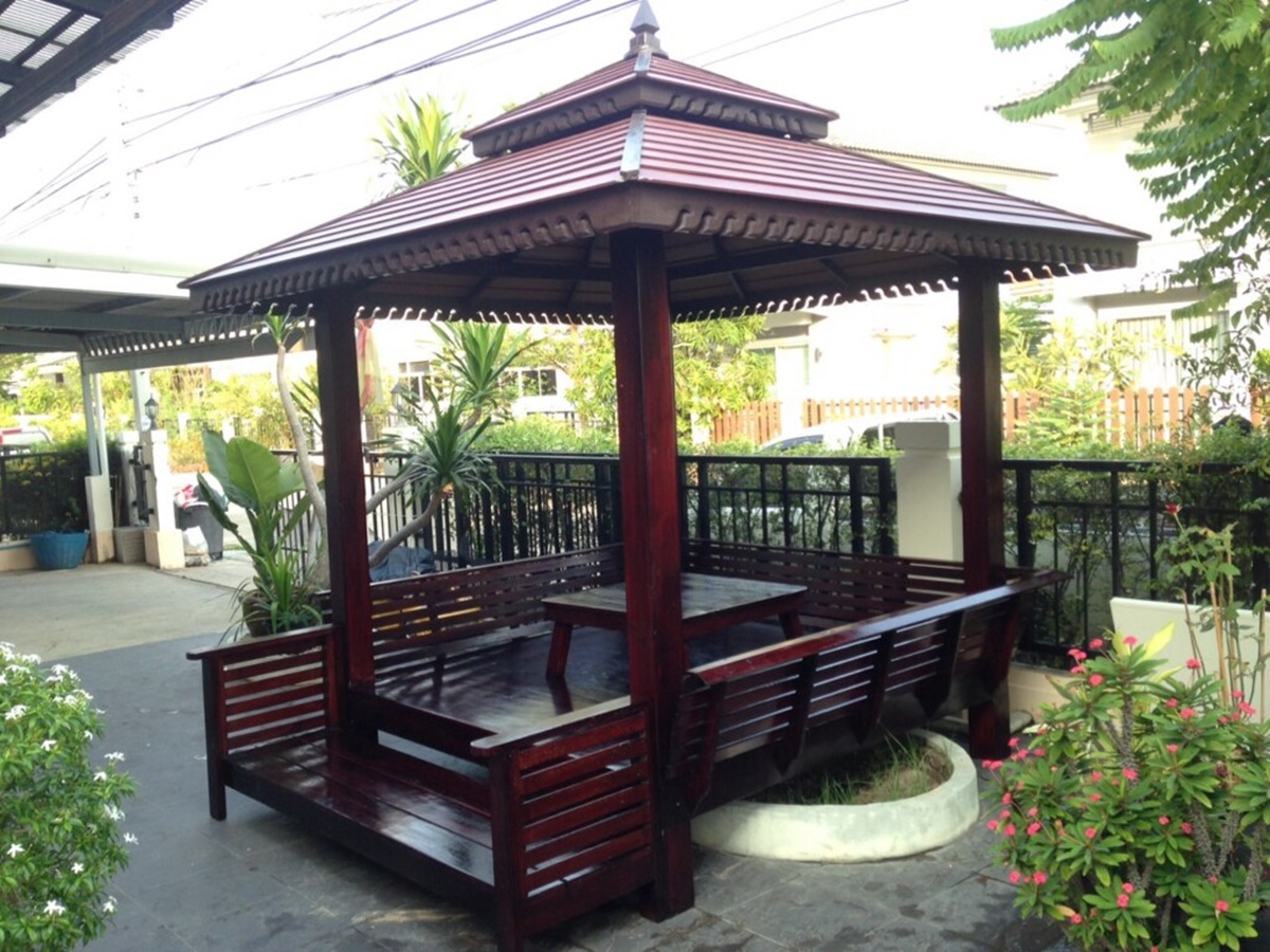 Gazebo Taman Kecil Depan Rumah
