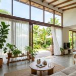 8 Desain Rumah dengan Sirkulasi Udara yang Baik, Bikin Betah Rebahan Seharian