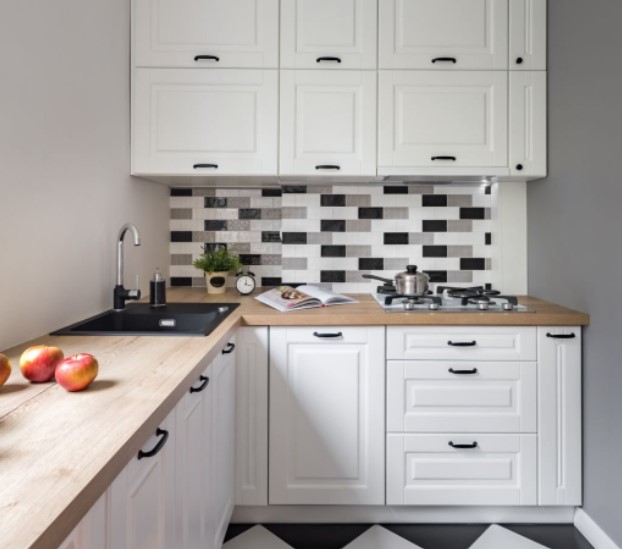 Dapur dengan Keramik Hitam Putih