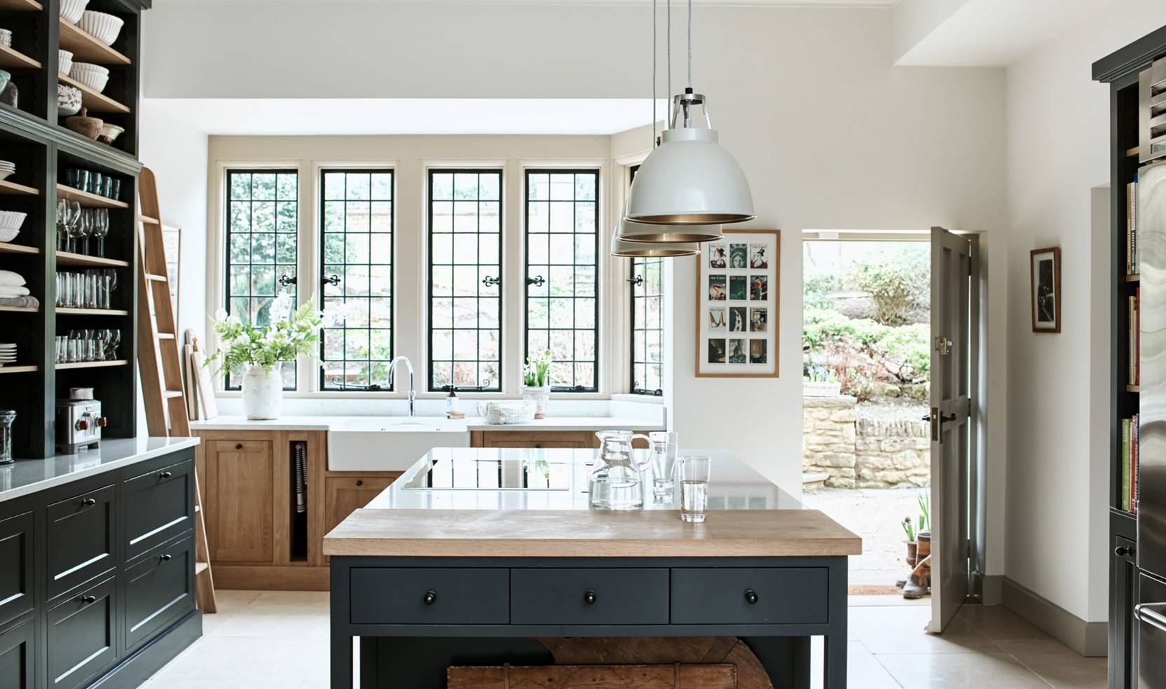 Kitchen Set Minimalis Hitam Putih Bergaya Rustic