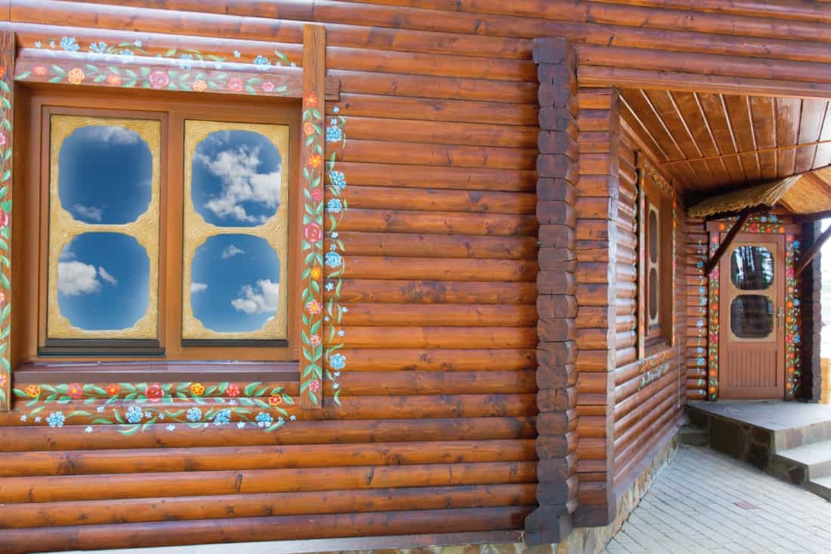 Ornamen Hiasan Berupa Lukisan Tangan