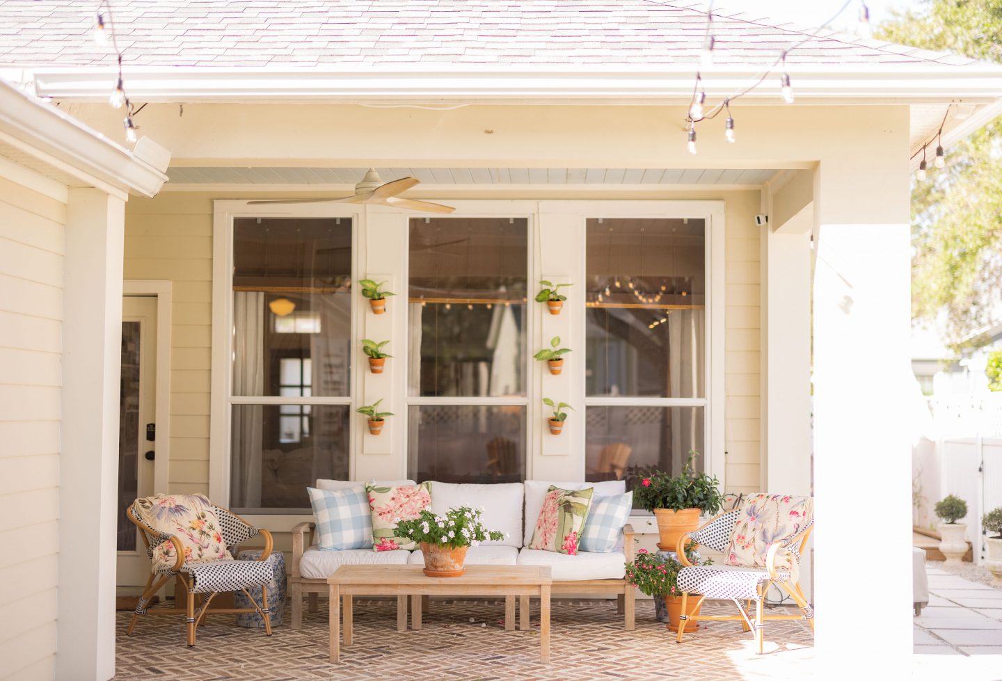 Ornamen Hiasan Pot Kecil