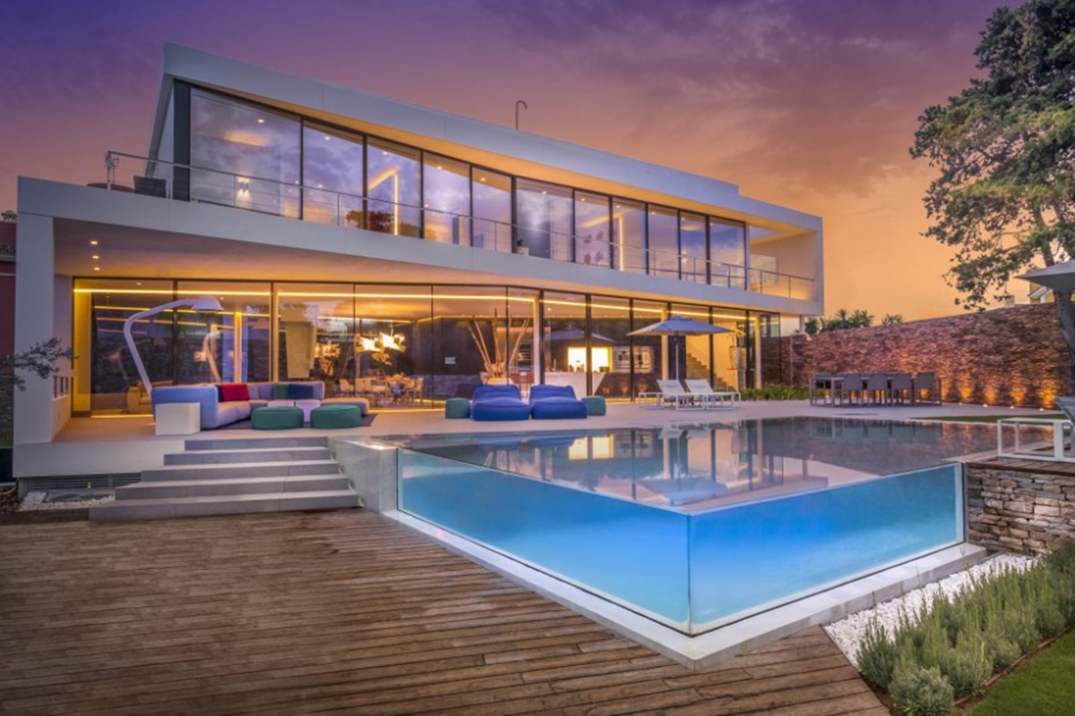 Kolam Renang Modern Kaca