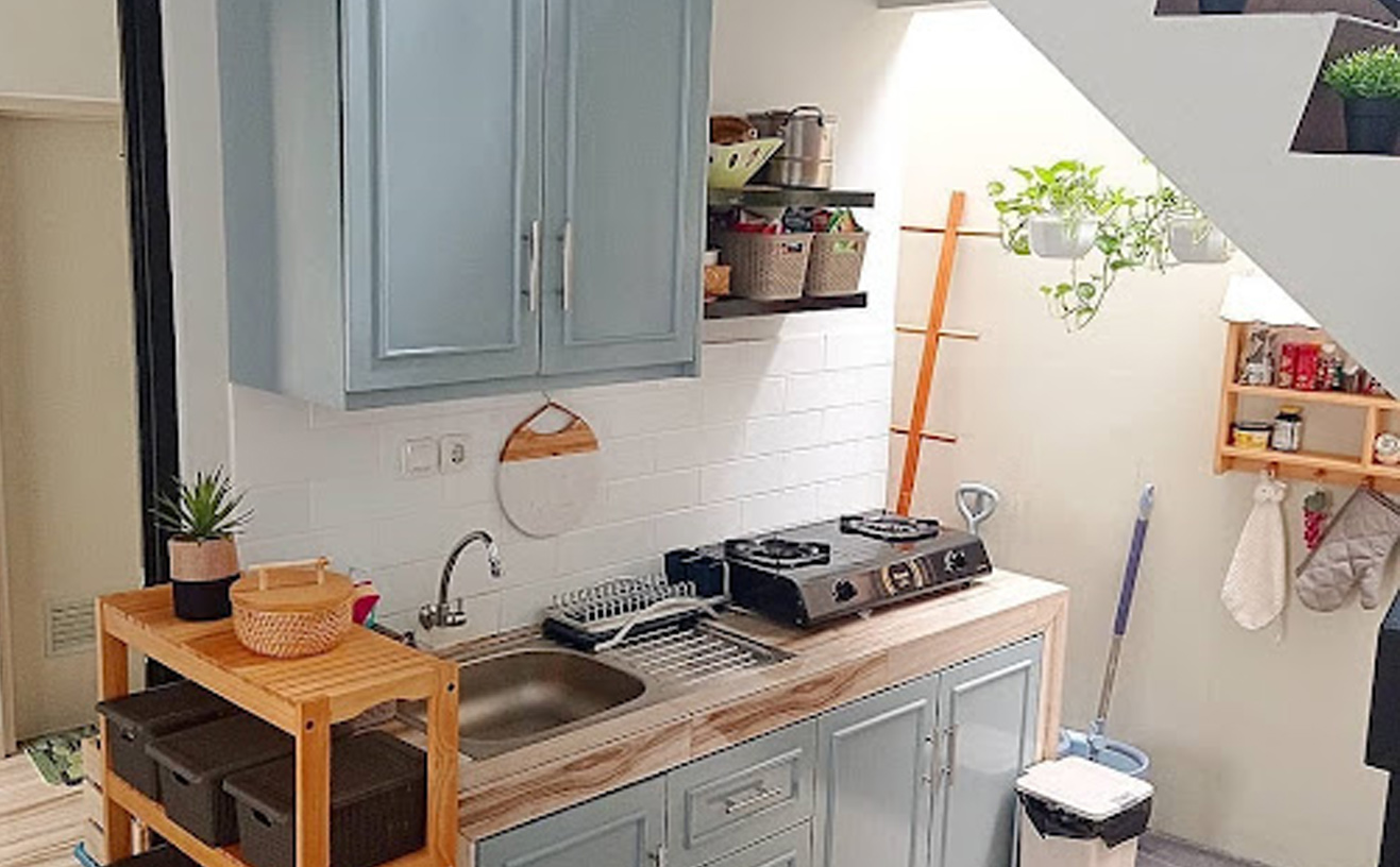 Desain Dapur dan Kamar Mandi di Bawah Tangga