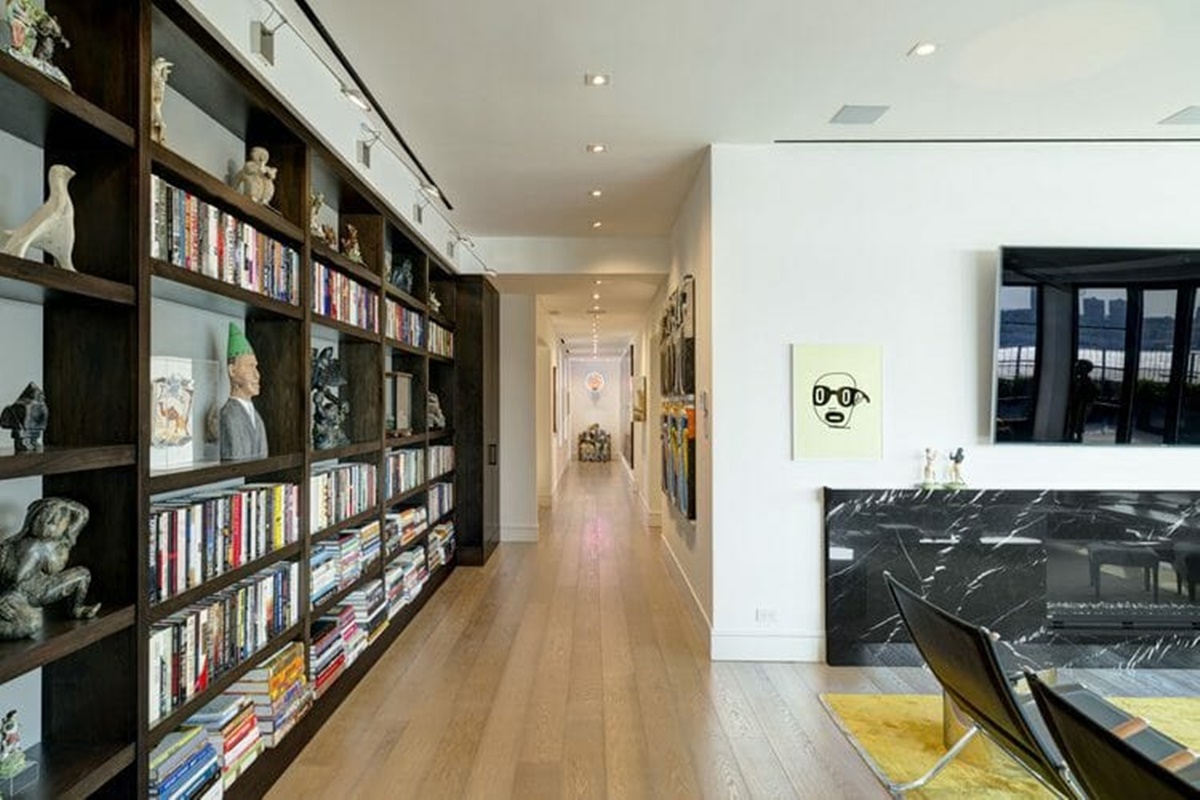 Lorong Rumah Sebagai Rak Buku
