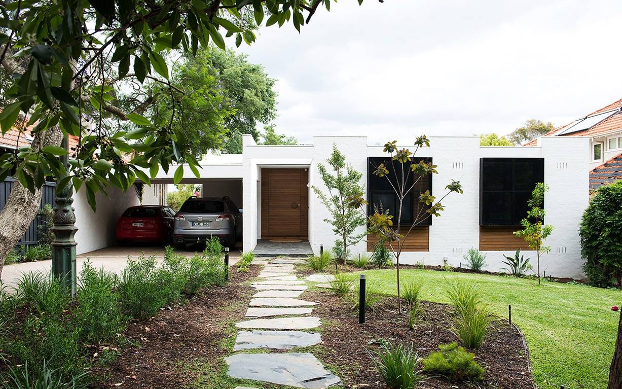 Gambar Rumah Minimalis dengan Halaman Luas