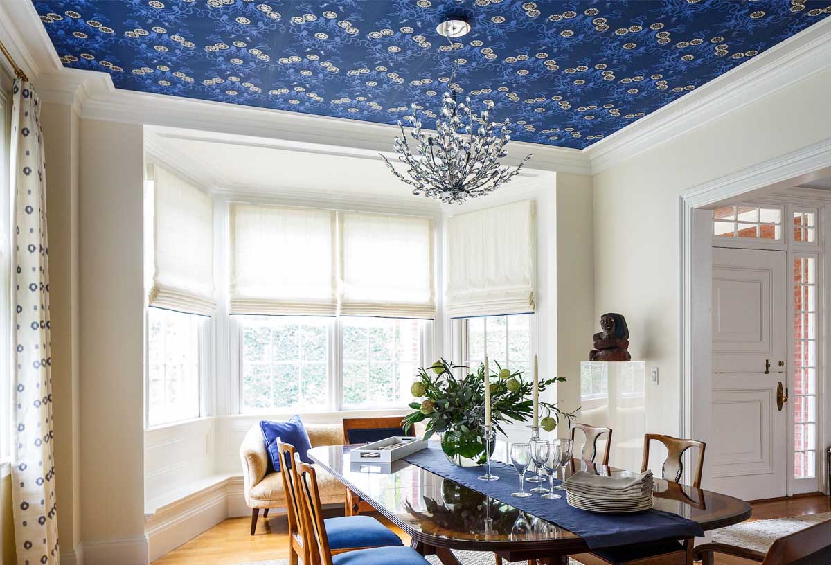 tonjolkan plafon rumah mewah melalui motif gambar