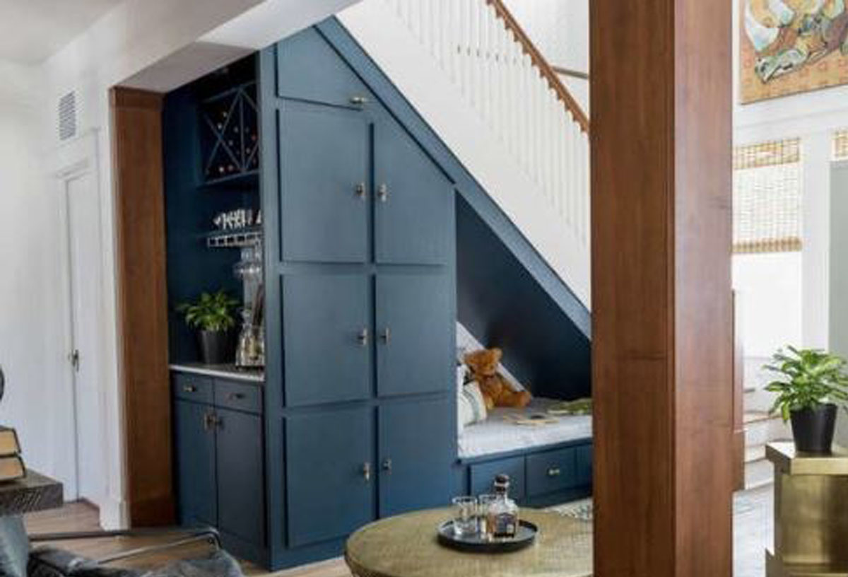 lemari bawah tangga dengan laci geser