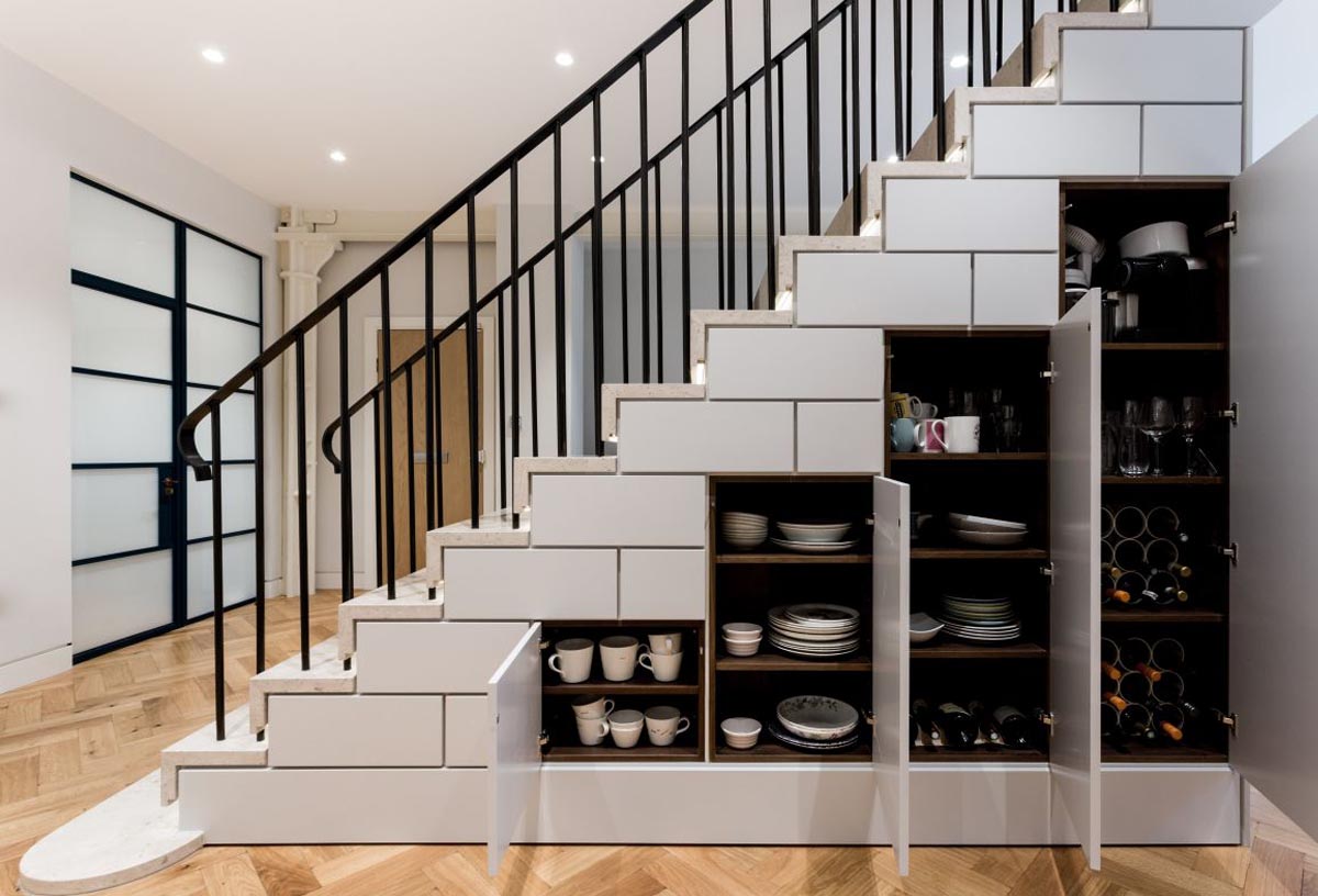 lemari bawah tangga empat pintu