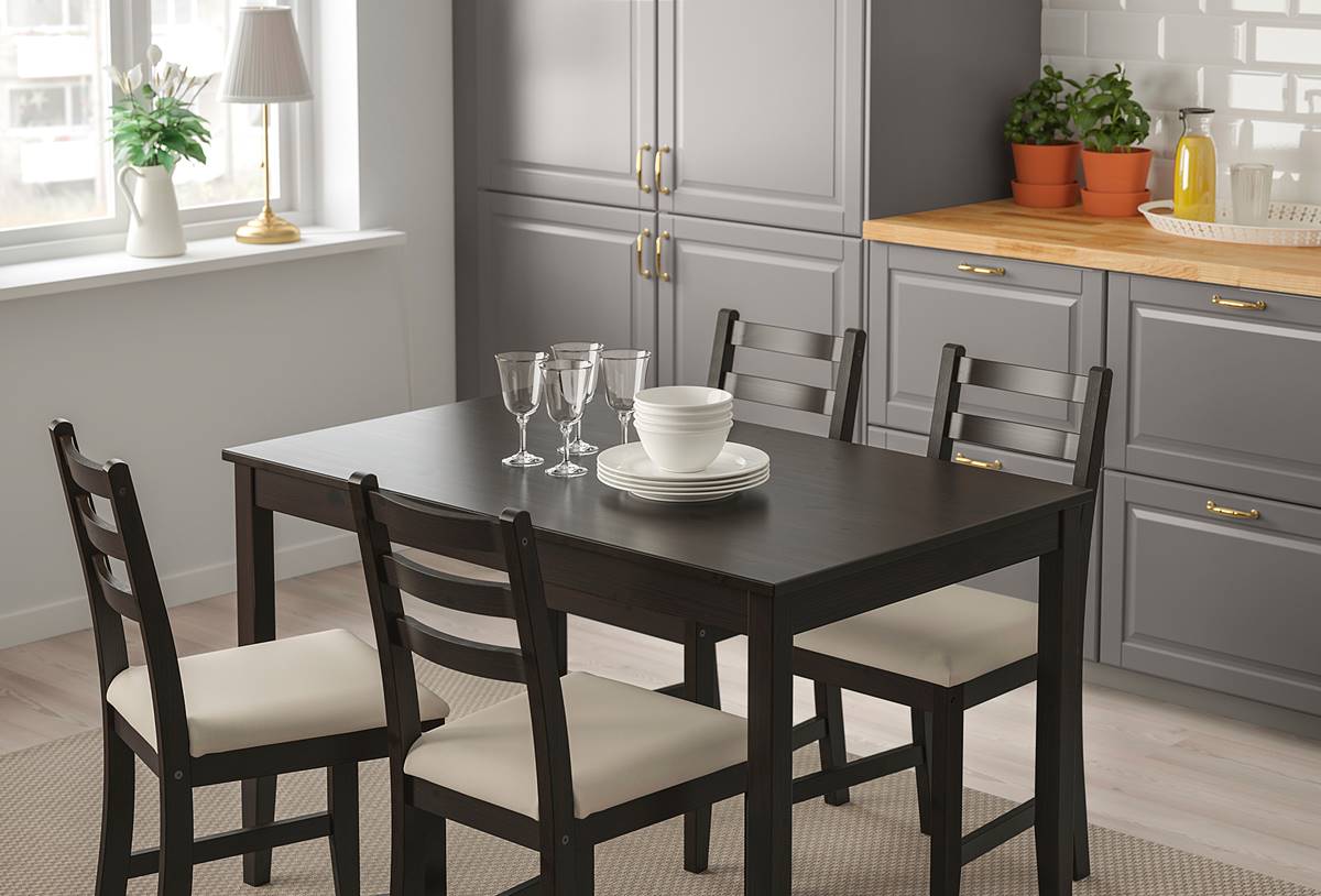 Meja Makan Kayu Murah Berwarna Hitam