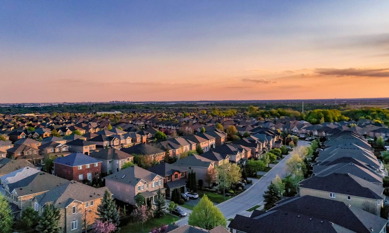 beda perumahan dan permukiman