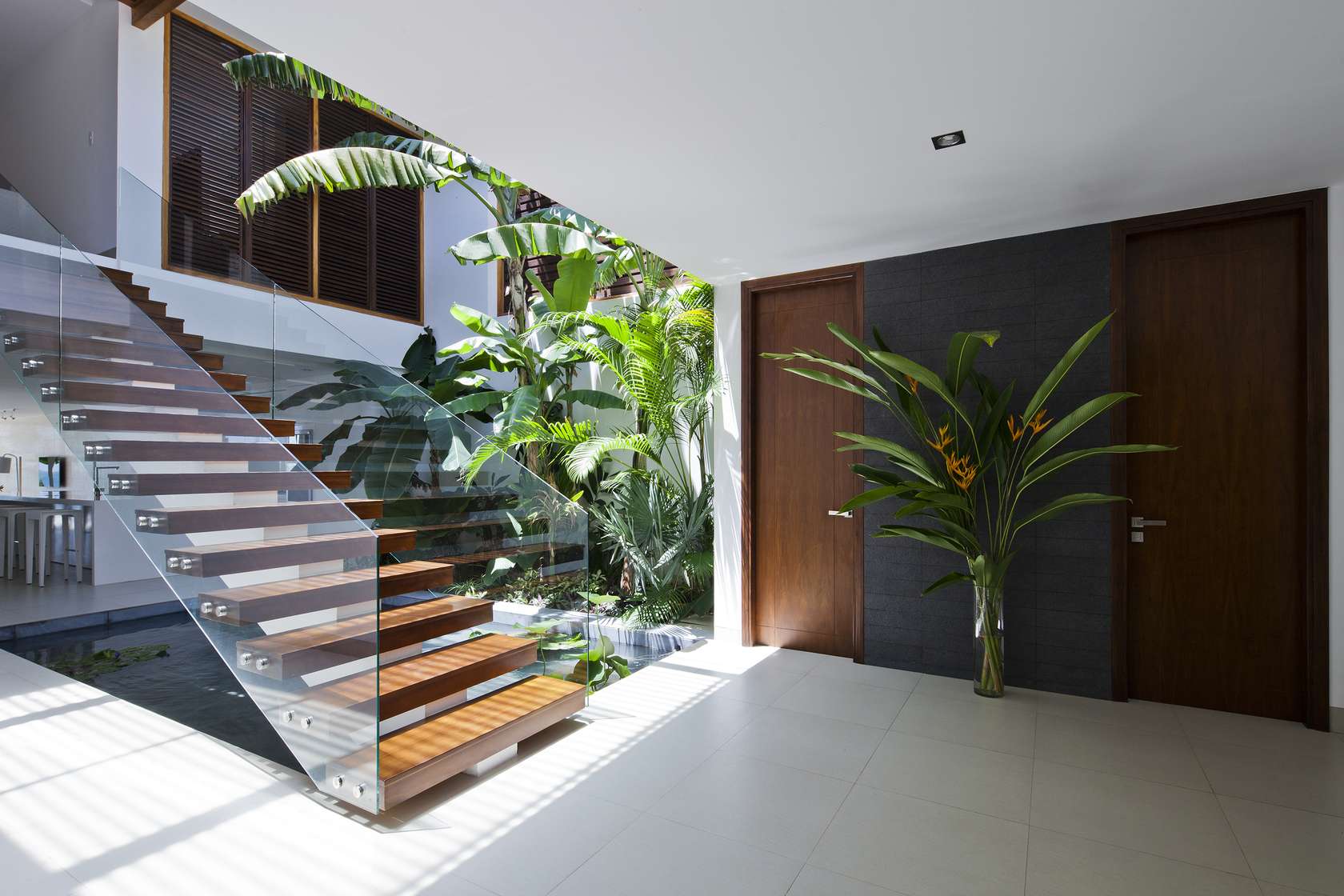 Taman Minimalis Antara Ruangan