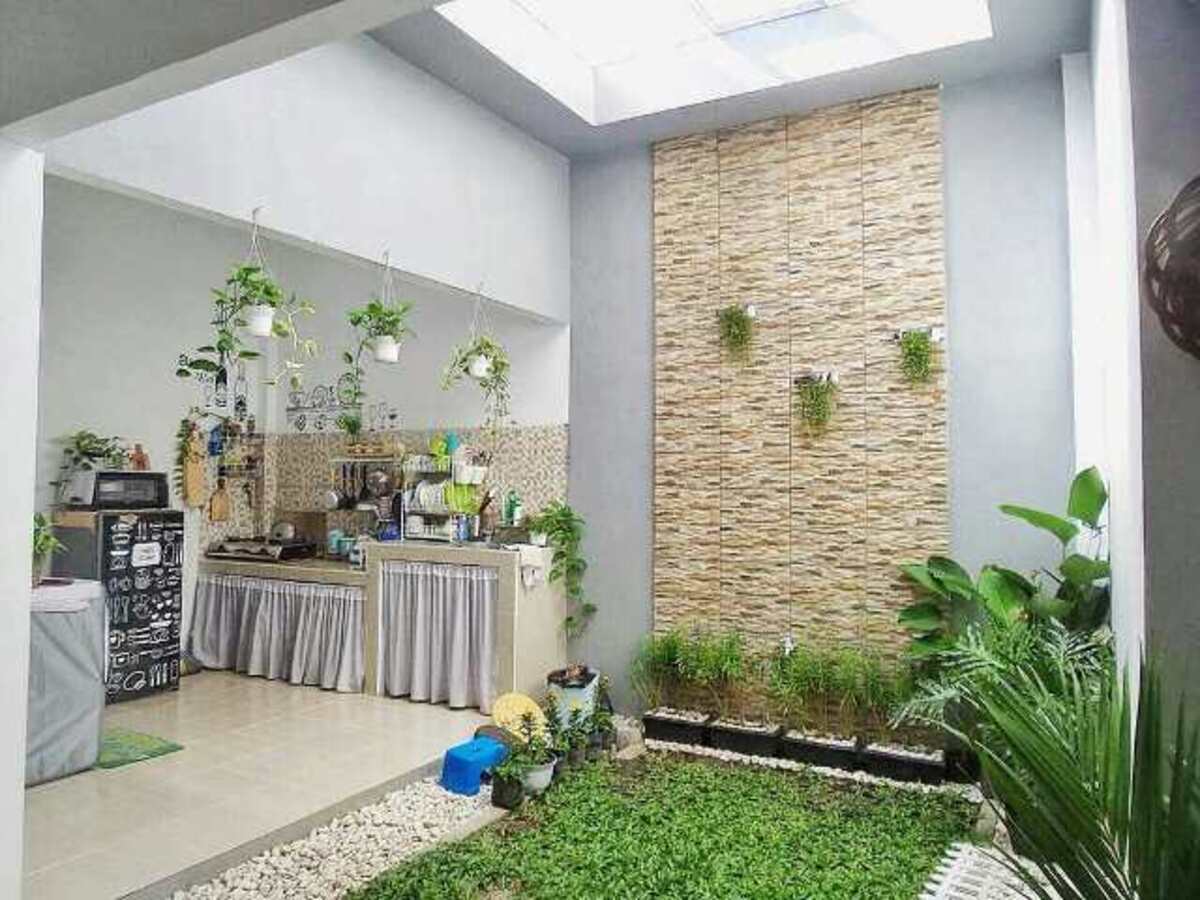 Taman Kecil Minimalis Dekat Dapur