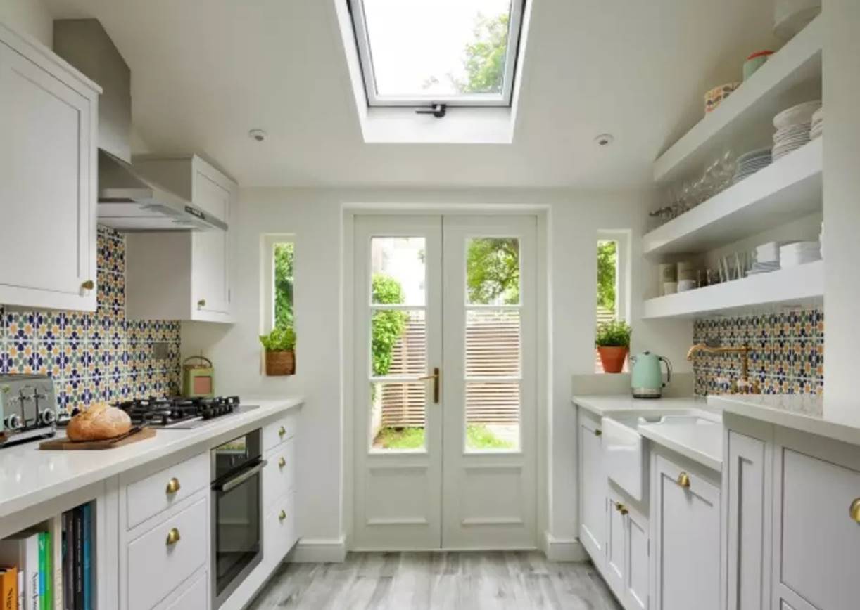 Dapur Minimalis Ukuran 2x3 dengan Skylight