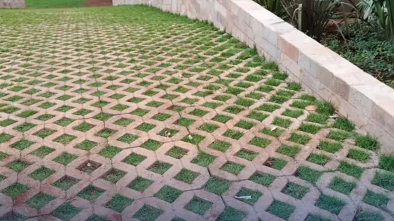 Lantai Carport Rumput dan Paving Block (Grass Block)